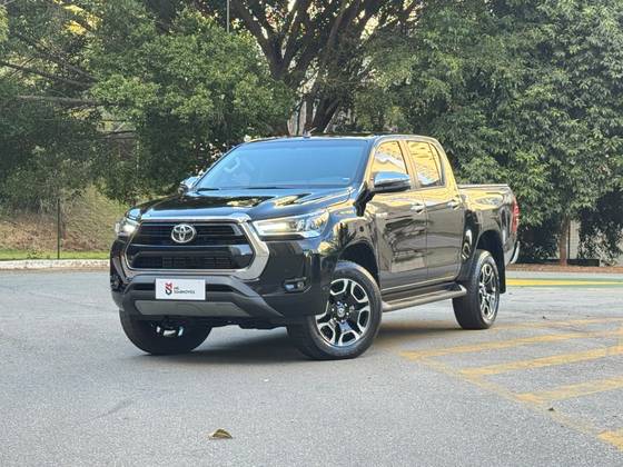 TOYOTA HILUX 2.8 D-4D TURBO DIESEL CD SRV 4X4 AUTOMÁTICO TOYOTA HILUX 2.8 D-4D TURBO DIESEL CD SRV 4X4 AUTOMÁTICO